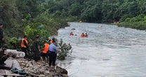 7 học sinh bị lũ cuốn: Hơn 1000 nhân lực, thợ lặn chuyên nghiệp chạy đua với thời gian tìm kiếm nạn nhân