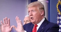 Giá vàng chao đảo, cổ phiếu bị bán tháo sau quyết định gay gắt của ông Trump
