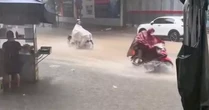 Hà Nội xuất hiện hơn 10 điểm ngập sau trận mưa sáng 11/10