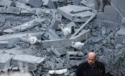 "Đêm kinh hoàng" ở Gaza: Tăng Israel chọc thủng Khan Younis, lính bắn tỉa chiếm chốt, súng nổ không ngừng