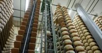 500.000 bánh phô mai trong kho, trị giá 325 triệu euro: Bí mật 'ngân hàng' kỳ lạ nhất thế giới, cỗ máy tài chính 4 tỷ USD quý hơn vàng của nước Ý