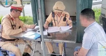 Vi phạm nồng độ cồn bị tước giấy phép lái xe, một cán bộ xã vẫn lái xe trên cao tốc