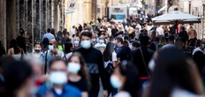 Covid, da lunedì 28 l’Italia dice addio alle mascherine all’aperto. Tutte le regioni in zona bianca