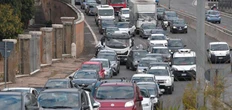 Bloccata nel traffico a Roma rischia di partorire in auto, la Guardia di Finanza interviene e scorta la mamma in ospedale
