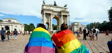 Aggressioni omofobe nei giorni del Milano Pride. Un dodicenne schiaffeggiato e tre ragazzi finiti in ospedale