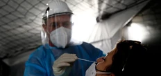 Coronavirus, Sileri: “Aspettando il vaccino, ad ogni famiglia almeno due tamponi gratis a settimana per viaggiare”
