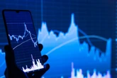 Blockchain sleuth accuses RaveDAO of knowing who manipulated the price of its token