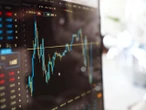 XRP Falls Below 200-day Average, Bitcoin Dips to $105K as Traders Eye Core PCE