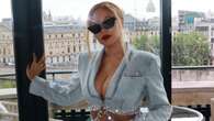 Beyoncé a Parigi con Jay-Z: per la vacanza romantica punta sul total denim ma in versione gioiello