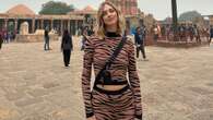 Chiara Ferragni vola in India: il viaggio comincia col completo zebra e la borsa griffata