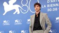 Jacob Elordi nuova icona di stile: è lui la star del Cinema di Venezia 2023