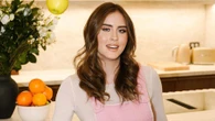 Valentina Ferragni, a Parigi indossa una salopette rosa confetto da 1200 euro
