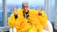 È morta Iris Apfel, icona di stile ultra centenaria: la gioia della moda non conosce età