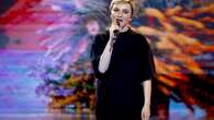 Arisa alla semifinale di Amici 2023 in black&white presenta il nuovo singolo Non vado via