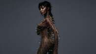 Naomi Campbell nuda coperta di spine: la trasformazione rock col mullet cut