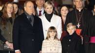 Charlene di Monaco con Alberto II e i figli: alla festa del Principato tutti in cappotto