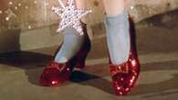 Le scarpe rosse di Dorothy vanno all’asta: quanto vale l’accessorio simbolo del film Il Mago di Oz