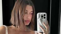 Quando la cover del telefono diventa un beauty-case: la nuova trovata di Hailey Bieber