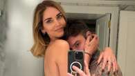 Chiara Ferragni in topless con l’intimo nude: le foto di coppia con Fedez celebrano l’amore