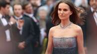 Natalie Portman brilla a Cannes 2023: l’abito degradé sembra un cielo stellato