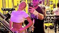 Chanel Totti in palestra con i leggings metallici: mostra gli addominali in versione sporty