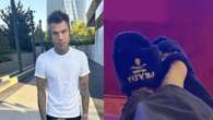 Fedez con le pantofole di Prada: quanto costano le ciabatte griffate