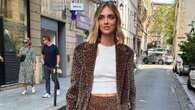 Chiara Ferragni in animalier: per le strade di Parigi sceglie il completo leopardato