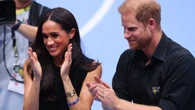 Harry e Meghan pretendono cambio di cuscini e moquette per partecipare a un evento di beneficienza
