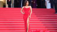 Cannes 76, il red carpet dell’ultima serata: Jane Fonda brilla, Eva Longoria diva con lo strascico