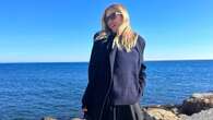 Alessia Marcuzzi a Sanremo veste oversize: le foto sul lungomare con cappotto maxi e ballerine