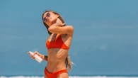 La crema solare non basta: i consigli della dermatologa per proteggersi dai danni del sole in estate