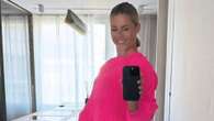 Michelle Hunziker, il suo inverno è vitaminico col maglione fucsia fluo