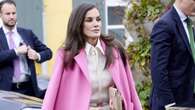 Cappotti per l’autunno 2023: sono di moda quelli colorati come il coat rosa di Letizia di Spagna