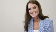 Kate Middleton cambia stile: rinuncia ai tacchi e abbina al look chic un paio di ballerine