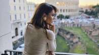 Ilary Blasi al tramonto con un look total white: prepara i fan a un nuovo progetto