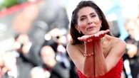 Festival di Venezia 2023: Caterina Murino sul red carpet inaugurale con gioielli da 200mila euro