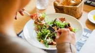 Come evitare di riprendere i chili persi: i segreti per mantenere il risultato della dieta