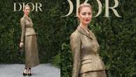 Beatrice Borromeo splende sul lago di Como: il tailleur dorato è da vera diva retrò