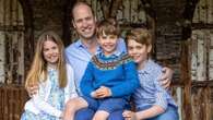 La nuova foto di George, Louis e Charlotte: tutti vestiti di celeste per festeggiare papà William