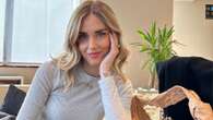 Chiara Ferragni torna a viaggiare per lavoro: il travel look con borsa e trolley griffato