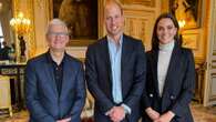 Kate Middleton segue il trend del gessato: quanto vale il look per l’incontro con Tim Cook, il CEO Apple