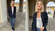 Chiara Ferragni con mocassini griffati e maxi orecchini: il look “back to the office” è chic