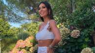 Elisabetta Gregoraci in total white: pizzo e trasparenze nel look effetto vedo non vedo