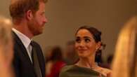 Meghan Markle, spalla nuda e gioielli di diamanti per la serata di gala con Harry