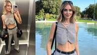 Chiara Ferragni dice addio al blazer: il tailleur trendy per l’autunno 2023 è con gilet e pancia scoperta