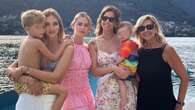 Chiara Ferragni con mamma, sorelle e figli: fiori e stampa vichy per il dolce ritratto di famiglia