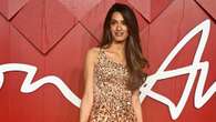 Amal Clooney brilla ai British Fashion Awards 2023: sul red carpet sfila coperta di paillettes