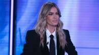 Sophie Codegoni a Verissimo col power suit: il look mannish è con giacca e cravatta