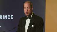 Il principe William in papillon nella serata dedicata a lady Diana parla di Kate Middleton