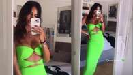 Elisabetta Gregoraci con l’abito cut-out verde fluo dà il via alla stagione dei look neon